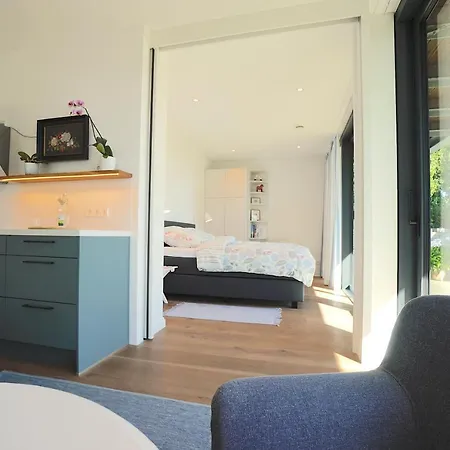 Moderne In Ruhiger, Gruener Lage Von *