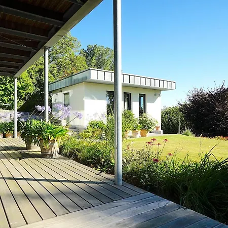 Moderne In Ruhiger, Gruener Lage Von *