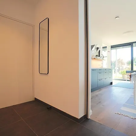 Moderne In Ruhiger, Gruener Lage Von *