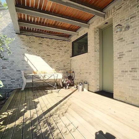 Moderne In Ruhiger, Gruener Lage Von Apartmán *
