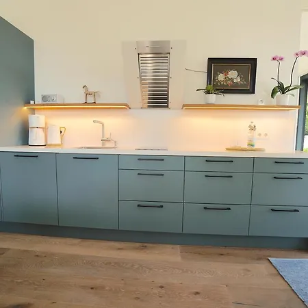 Moderne In Ruhiger, Gruener Lage Von *