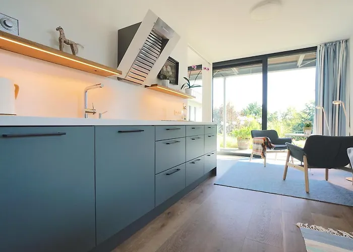 Moderne In Ruhiger, Gruener Lage Von