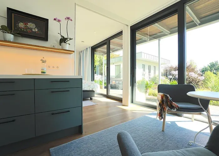 Moderne In Ruhiger, Gruener Lage Von *