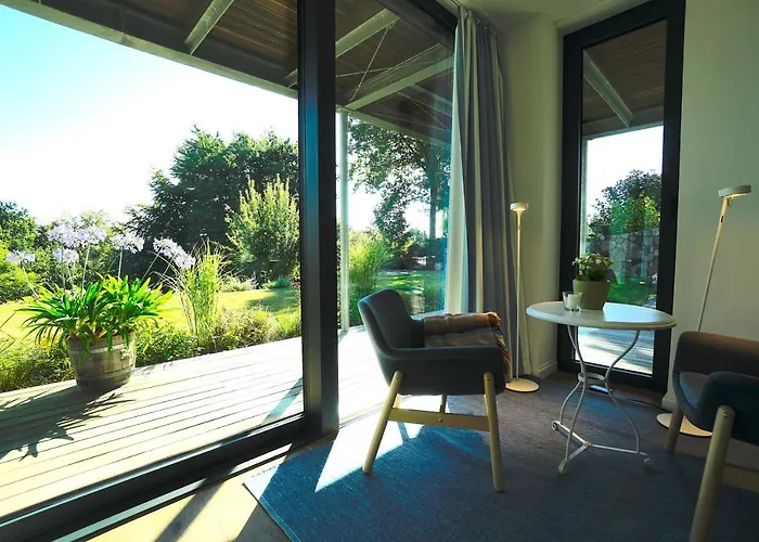 Moderne In Ruhiger, Gruener Lage Von