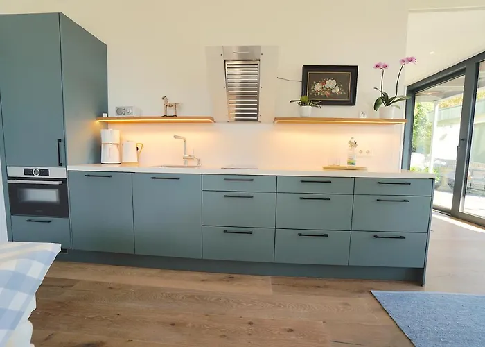 Moderne In Ruhiger, Gruener Lage Von *